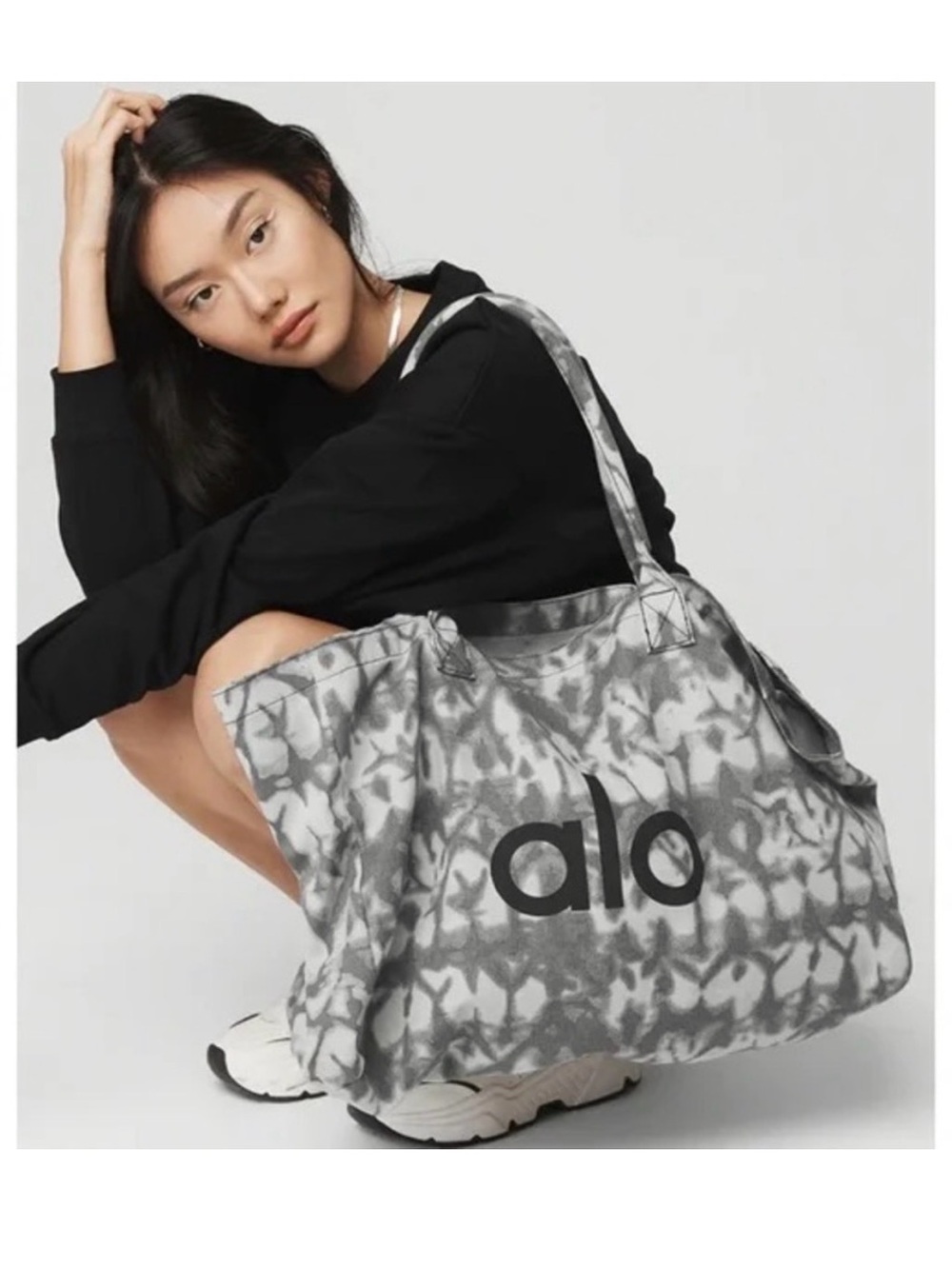ALO Yoga Gray Tie-Dye Tote Bag with Logo
